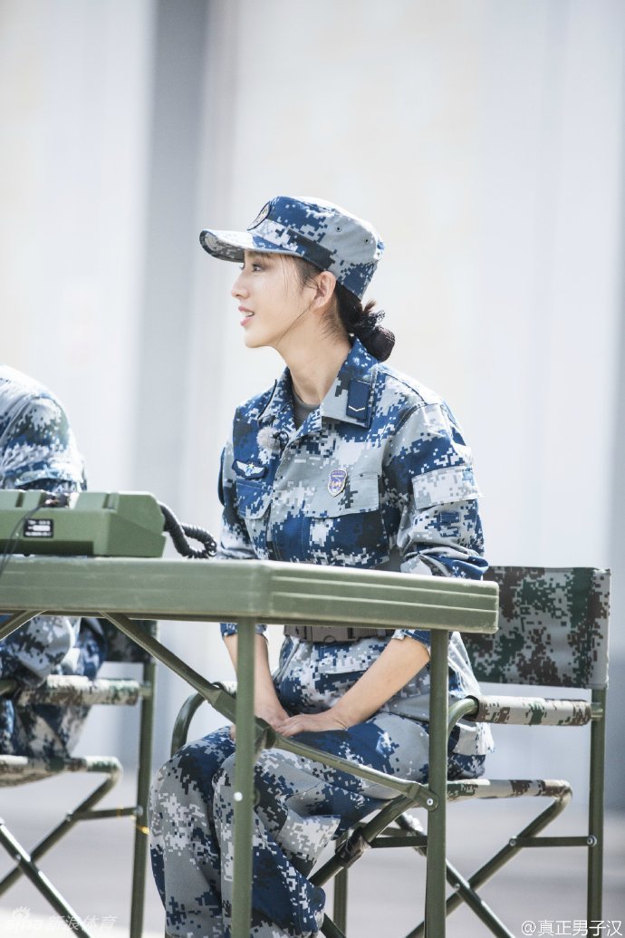 孙杨体验军旅生活 与女星杨幂佟丽娅同上综艺节目