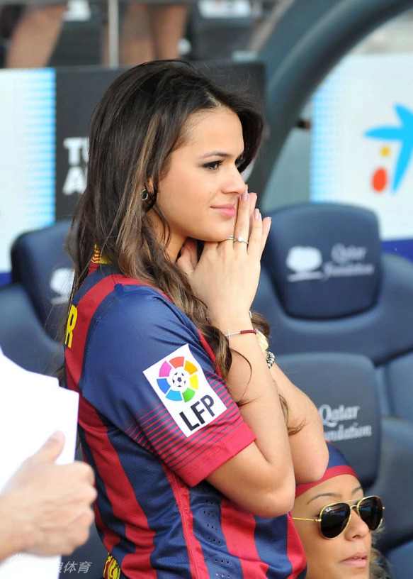 内马尔前女友美翻