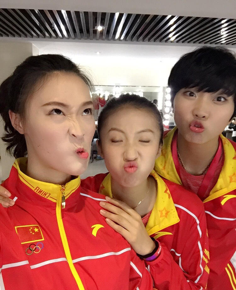 女排姑娘美艳自拍