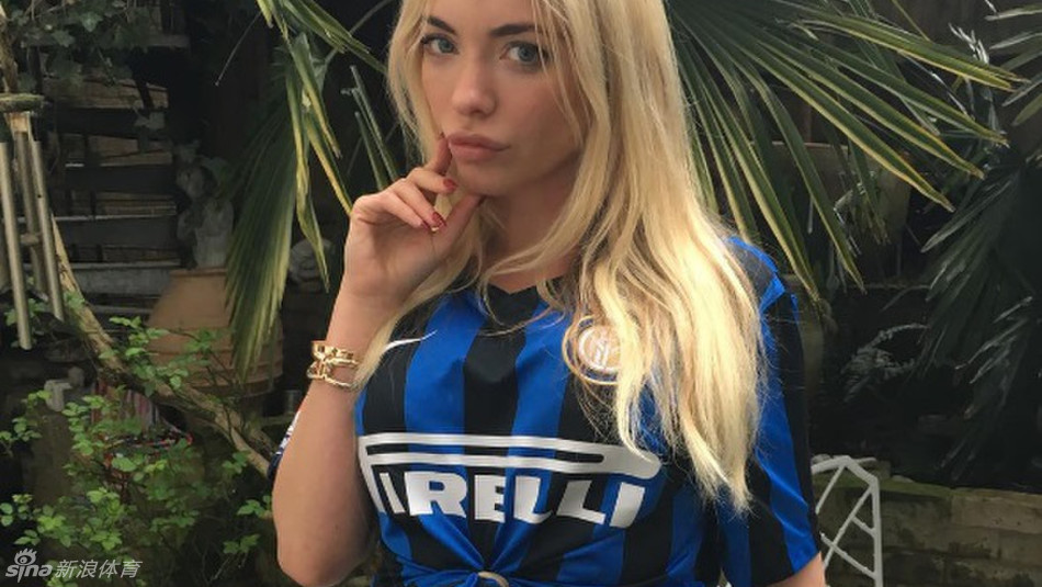 国米美艳女球迷泳池写真秀豪乳