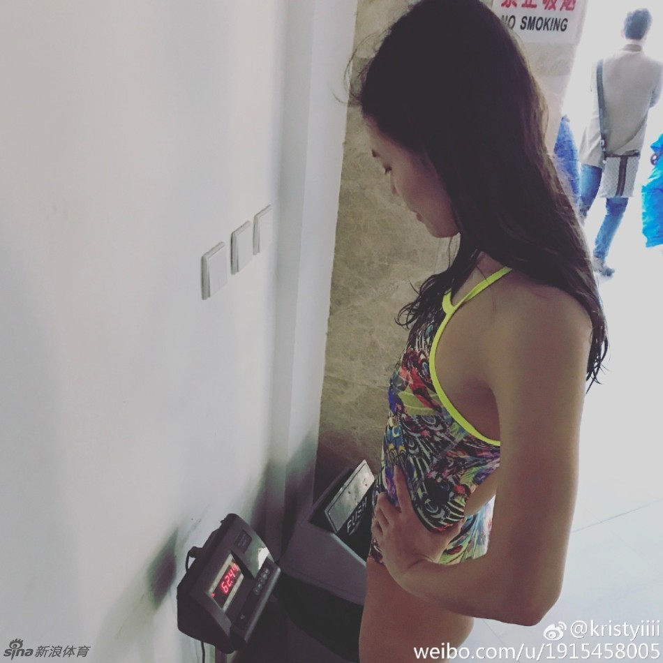 游泳女神刘湘新自拍新照:谁比我美