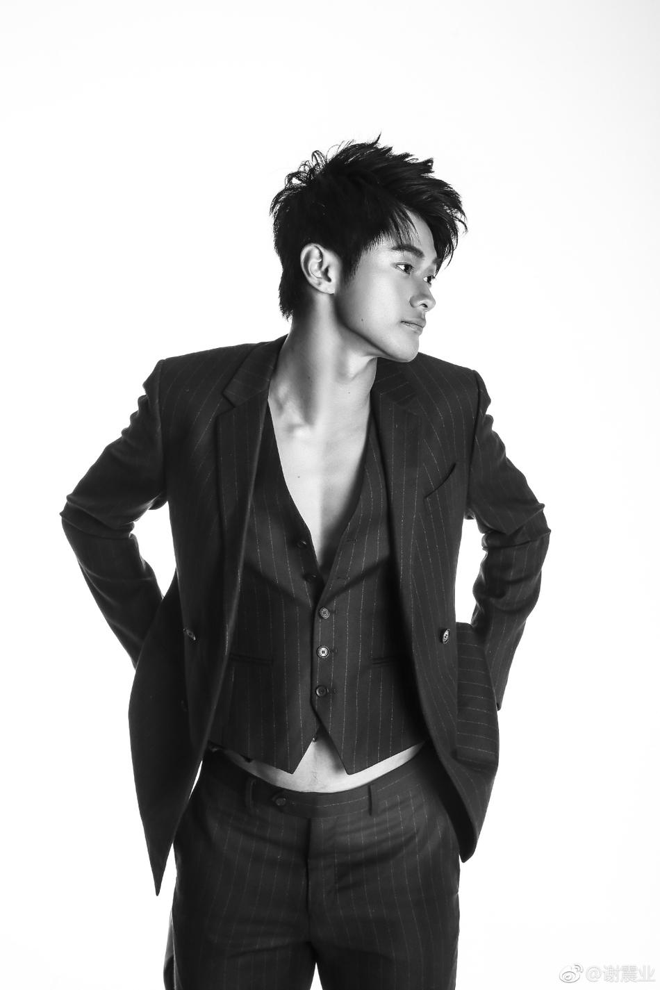 田径短跑小鲜肉谢震业帅气写真