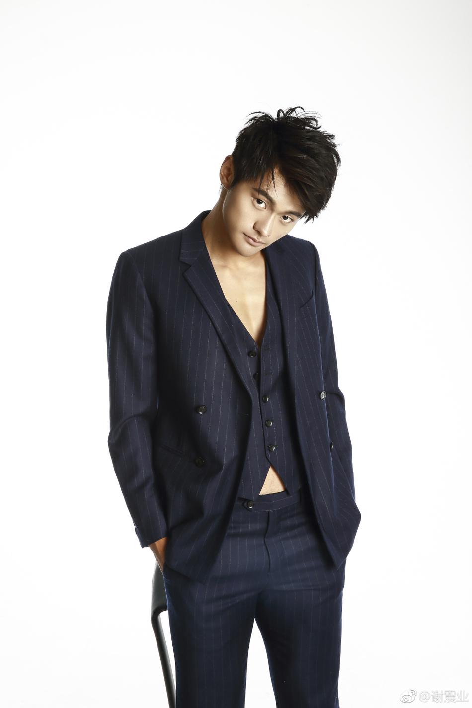 田径短跑小鲜肉谢震业帅气写真